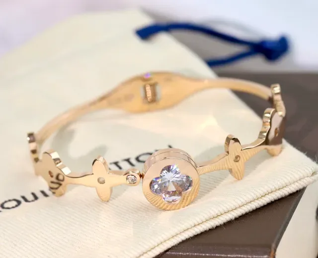 Louis Vuitton Pulseira Motivo Floral Cristal Dourado 9