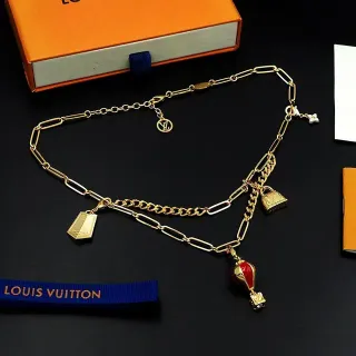 Louis Vuitton সোনালি লাল পেপারক্লিপ এবং কার্ব চেইন হাইব্রিড মাল্টি-চার্ম পেন্ড্যান্ট ডিজাইন নেকলেস