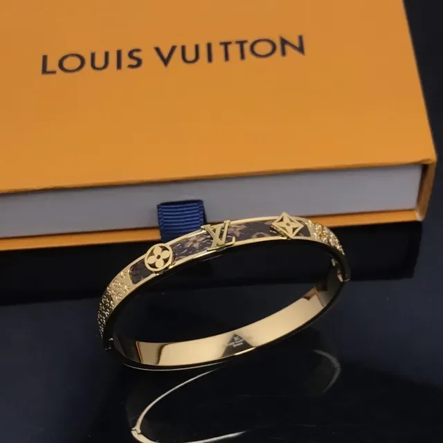 Louis Vuitton Pulseira de Esmalte com Motivo de Monograma em Tom Dourado 4