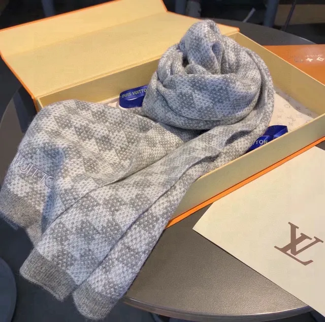 Louis Vuitton शाचिया كشميرية رمادية بنمط هوندستوث محبوكة مطرزة بحروف العلامة التجارية 7