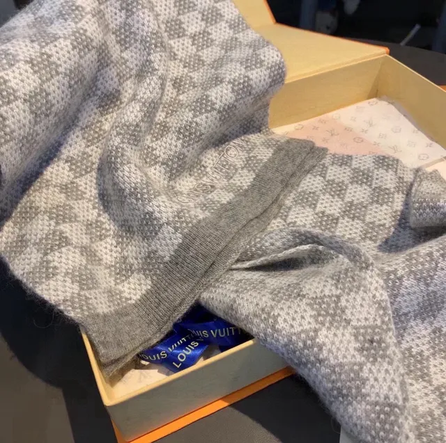 Louis Vuitton शाचिया كشميرية رمادية بنمط هوندستوث محبوكة مطرزة بحروف العلامة التجارية 9
