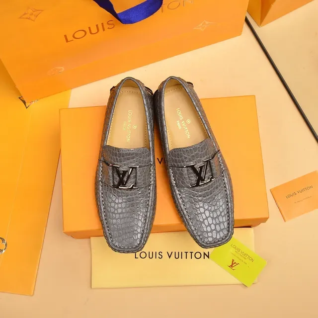 Louis Vuitton Gray Silver Crocodile-Embossed Leather LV Buckle Closure Loafer 9