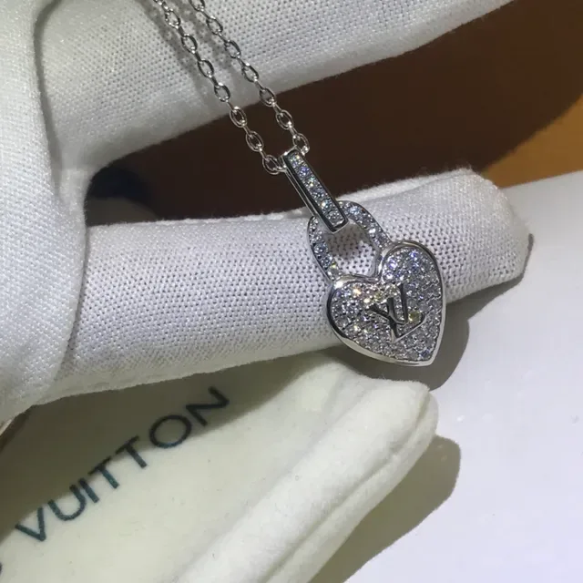 Collier Louis Vuitton Heart Lock Pave Crystal 5