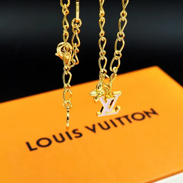 Louis Vuitton Key and Flower Charm Pearl Necklace 2