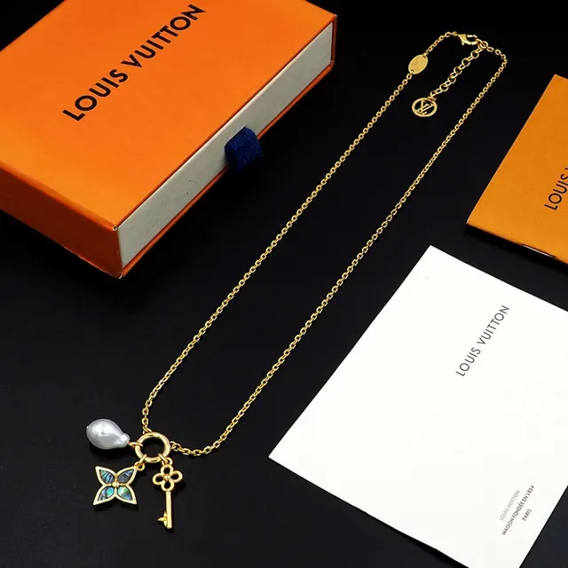 Louis Vuitton Key and Flower Charm Pearl Necklace 7