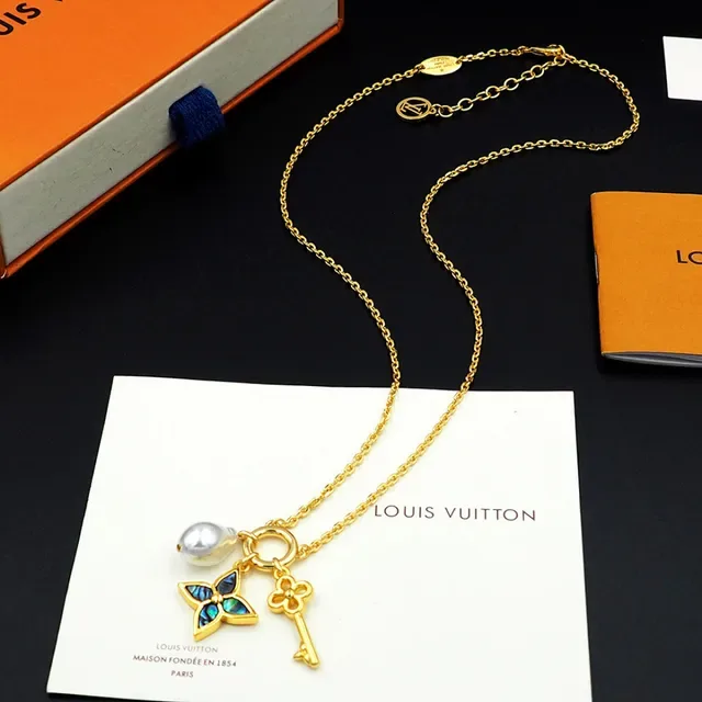 Louis Vuitton Key and Flower Charm Pearl Necklace 10