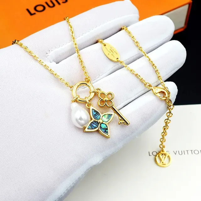 Louis Vuitton Key and Flower Charm Pearl Necklace 11