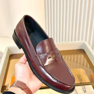 Louis Vuitton লুফার বার্গন্ডি পালিশড চামড়া পেনি লোফার