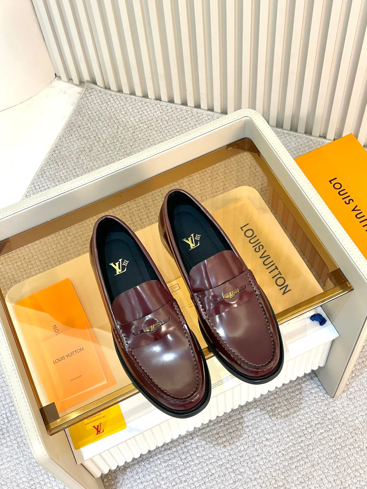 Louis Vuitton लूफर बर्गंडी पॉलिश्ड चमड़ा पेनी लूफर 5