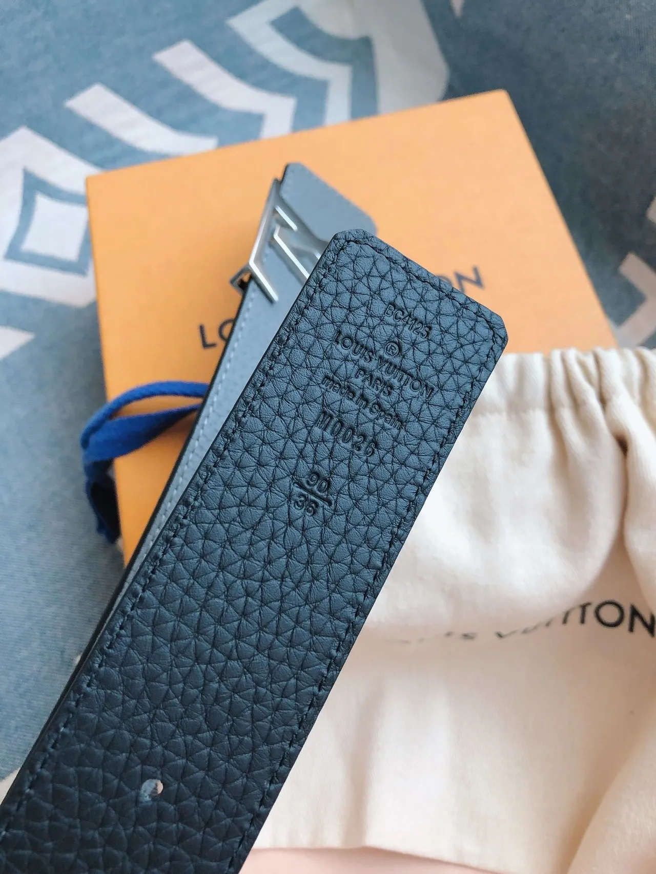 Louis Vuitton LV Belt Light Gray Pebbled Leather Belt 4