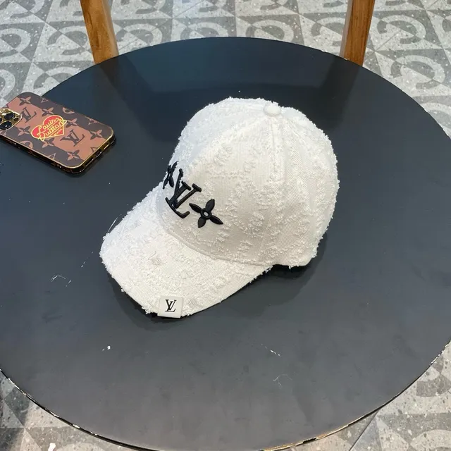 Louis Vuitton LV Flor Desgastada Blanca Gorra de Béisbol 3