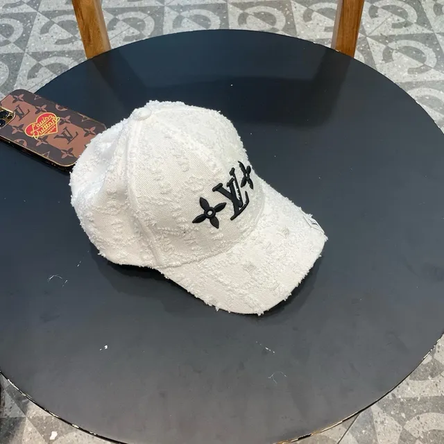 Louis Vuitton LV Flor Desgastada Blanca Gorra de Béisbol 4