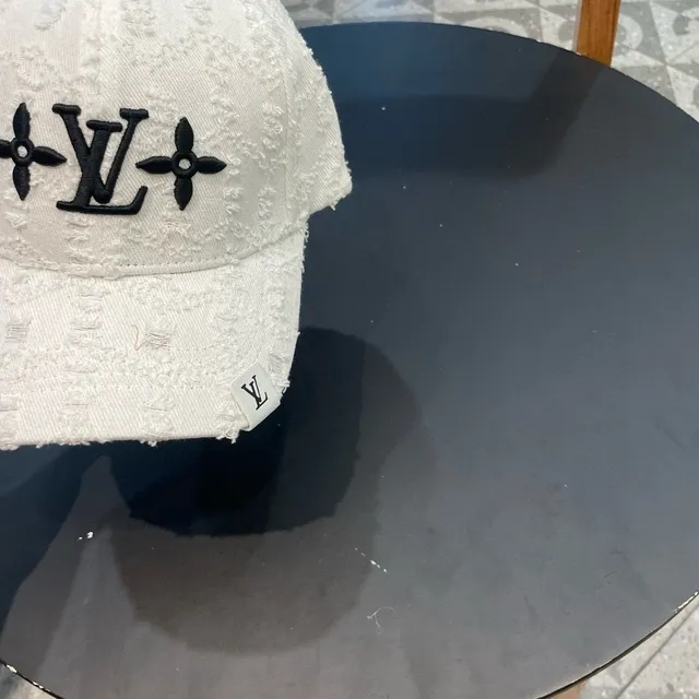 Louis Vuitton LV Flor Desgastada Blanca Gorra de Béisbol 5