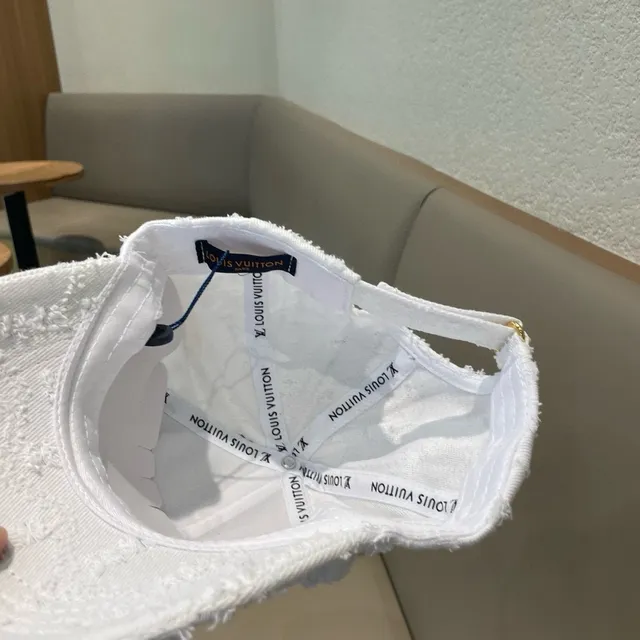 Louis Vuitton LV Flor Desgastada Blanca Gorra de Béisbol 8