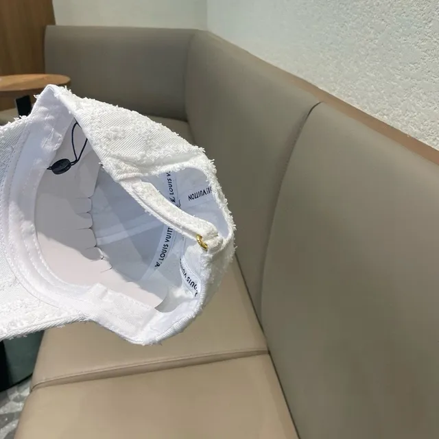 Louis Vuitton LV Flor Desgastada Blanca Gorra de Béisbol 9
