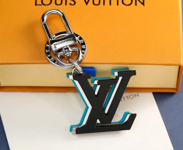লুইস ভিত্তন LV Iconic Charm কালো নীল লেয়ার্ড মোনোগ্রাম 3ডি স্কাল্পটেড পেন্ডেন্ট ক্রসবডি ব্যাগ 2