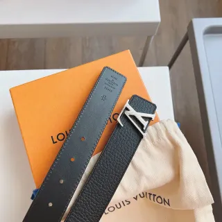 Louis Vuitton LV Initiales Cinturón de cuero pebbleado negro