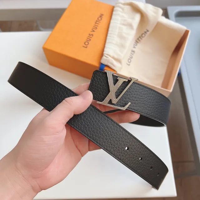 Louis Vuitton LV Initiales काली पेबल्ड चमड़ा की बेल्ट 5