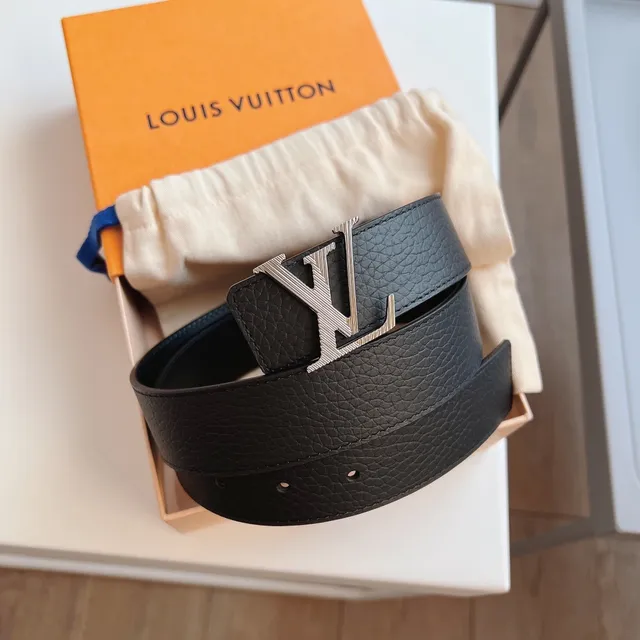 Louis Vuitton LV Initiales काली पेबल्ड चमड़ा की बेल्ट 6