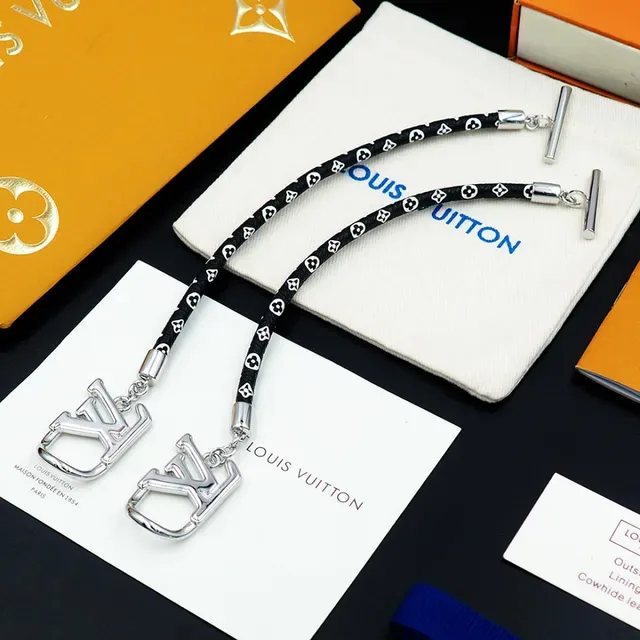 Bracelete Louis Vuitton LV Initiales Preto Prata Trançado Monogramado Cordão Fecho Logo 3