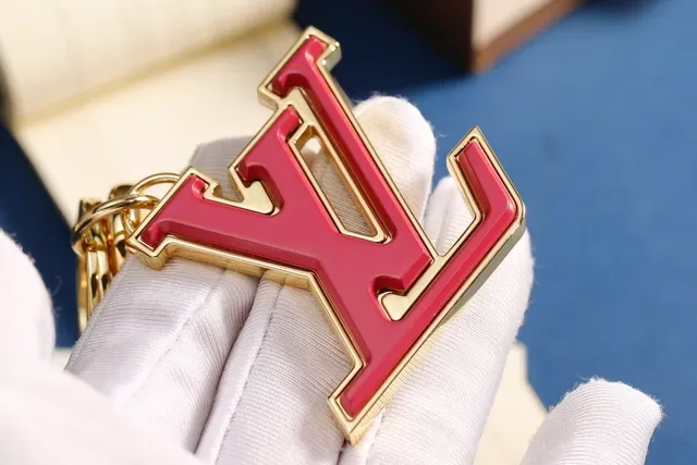 Louis Vuitton LV Logo Rojo Marino Esmaltado Relleno Monogram Gold-Tone Metal Pulsera 2