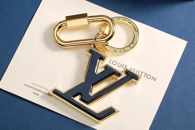 Louis Vuitton LV Logo Rojo Marino Esmaltado Relleno Monogram Gold-Tone Metal Pulsera 7