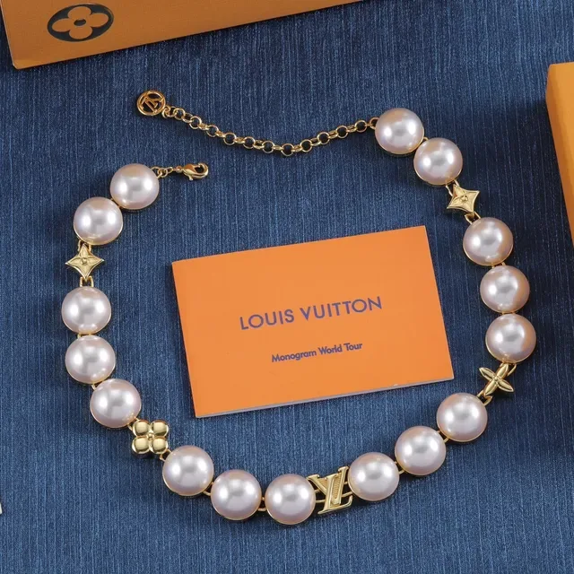 Colar de pérolas multi-camada Louis Vuitton LV Pearls Beige e Ouro 2
