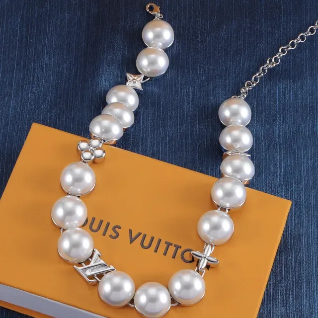 Colar de pérolas multi-camada Louis Vuitton LV Pearls Beige e Ouro 3