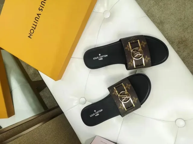 Louis Vuitton LV Slide Monogram Canvas Boucle Dorée Chaussons 2