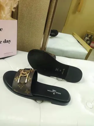 Louis Vuitton LV Slide Monogram Canvas Boucle Dorée Chaussons 4