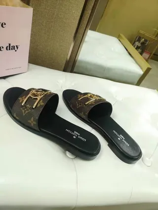 Louis Vuitton LV Slide Monogram Canvas Boucle Dorée Chaussons 5