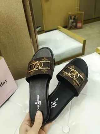 Louis Vuitton LV Slide Monogram Canvas Boucle Dorée Chaussons 7