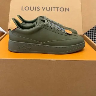 Louis Vuitton LV Trainer Verde Militar Beige Cuero Superior Embossed Monogram Midsole Zapatillas Lifestyle