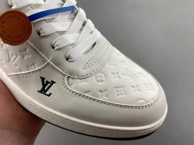Louis Vuitton LV Trainer Beige Negro Monograma Embossado Cuero Low-Top Cordones Lifestyle Sneakers 2