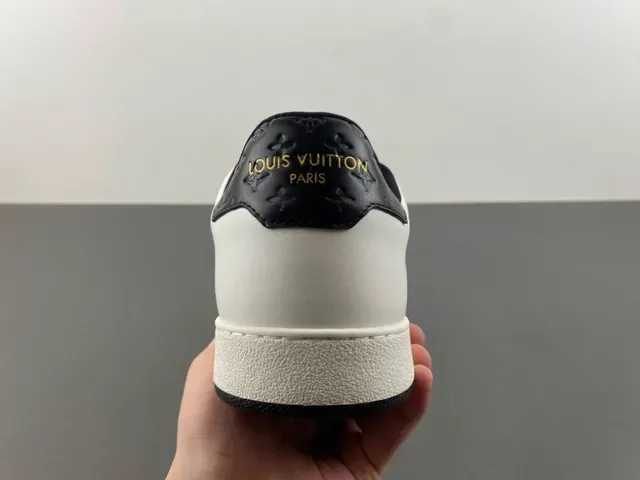 Louis Vuitton LV Trainer Beige Negro Monograma Embossado Cuero Low-Top Cordones Lifestyle Sneakers 4