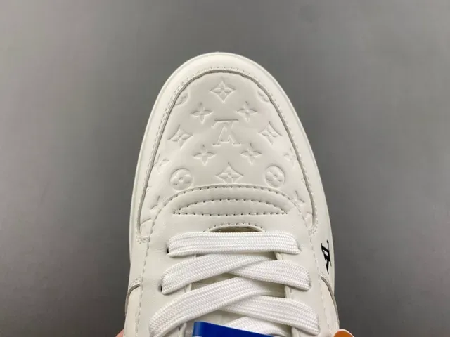 Louis Vuitton LV Trainer Beige Negro Monograma Embossado Cuero Low-Top Cordones Lifestyle Sneakers 5