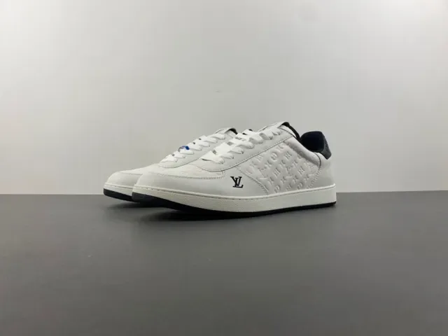 Louis Vuitton LV Trainer Beige Negro Monograma Embossado Cuero Low-Top Cordones Lifestyle Sneakers 10