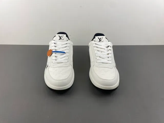 Louis Vuitton LV Trainer Beige Negro Monograma Embossado Cuero Low-Top Cordones Lifestyle Sneakers 11