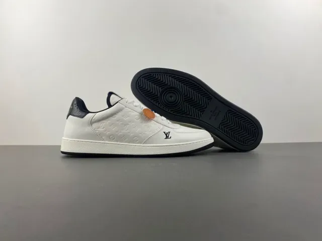 Louis Vuitton LV Trainer Beige Negro Monograma Embossado Cuero Low-Top Cordones Lifestyle Sneakers 12
