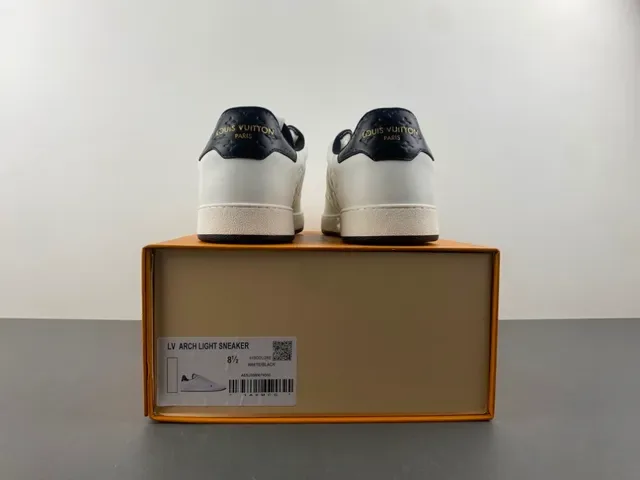 Louis Vuitton LV Trainer Beige Negro Monograma Embossado Cuero Low-Top Cordones Lifestyle Sneakers 17