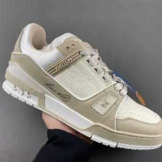 Louis Vuitton LV Trainer Bege Branco Tênis Lifestyle Sola com camadas Cabedal textil e couro granulado