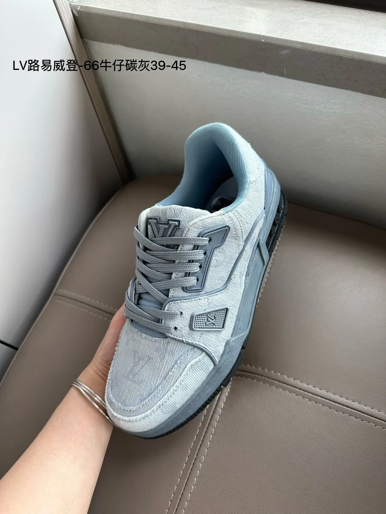 লুইস ভিটন LV Trainer বেইজ সাদা টেক্সটাইল আপার মনোগ্রাম্ড ওভারলে লাইফস্টাইল স্নিকার্স 2