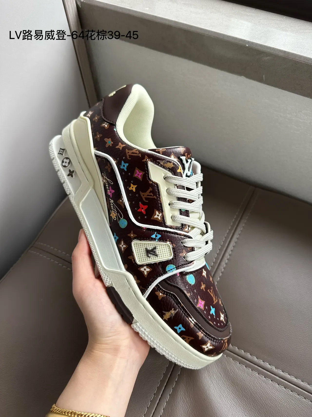 লুইস ভিটন LV Trainer বেইজ সাদা টেক্সটাইল আপার মনোগ্রাম্ড ওভারলে লাইফস্টাইল স্নিকার্স 5
