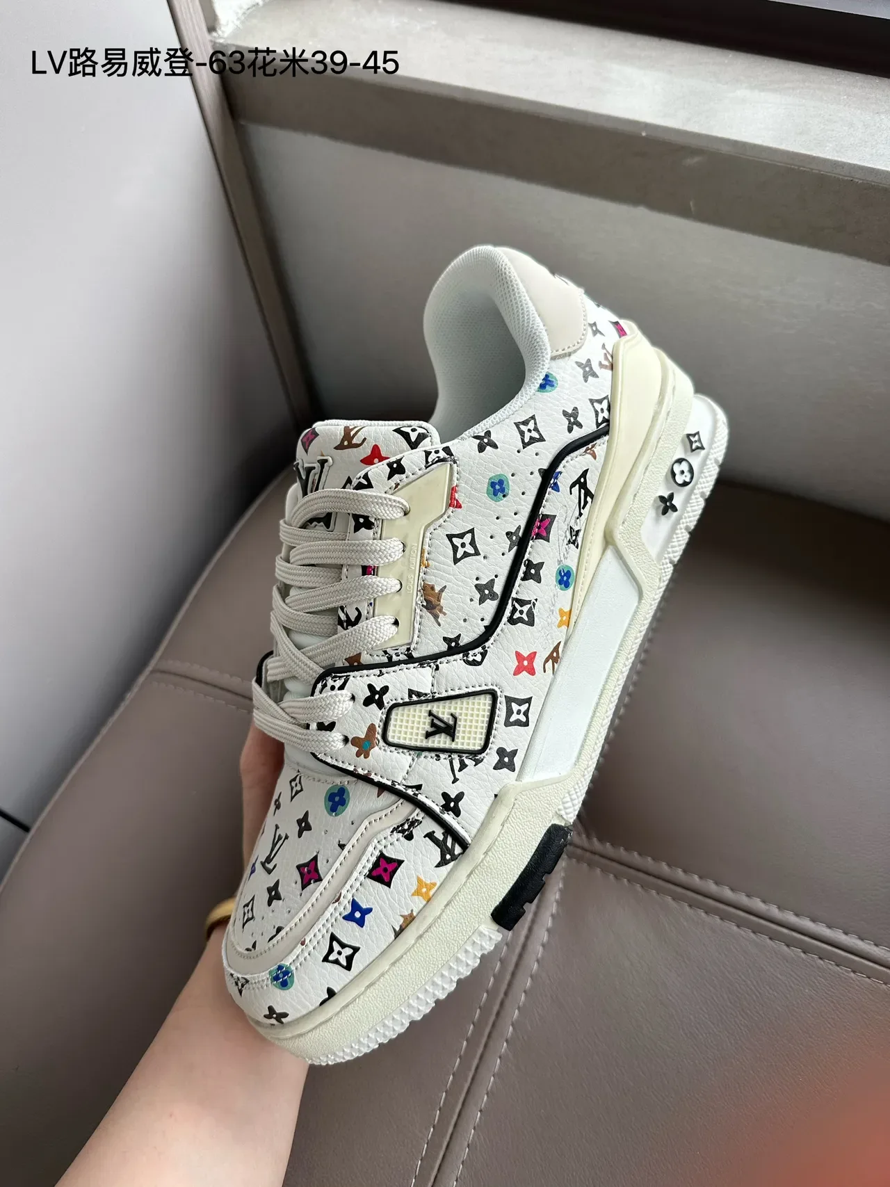 লুইস ভিটন LV Trainer বেইজ সাদা টেক্সটাইল আপার মনোগ্রাম্ড ওভারলে লাইফস্টাইল স্নিকার্স 6