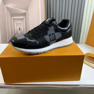Louis Vuitton LV Trainer Negro Blanco Cuero y Tejido Técnico Parte Superior Suela Chunky Midsole Lifestyle Sneakers