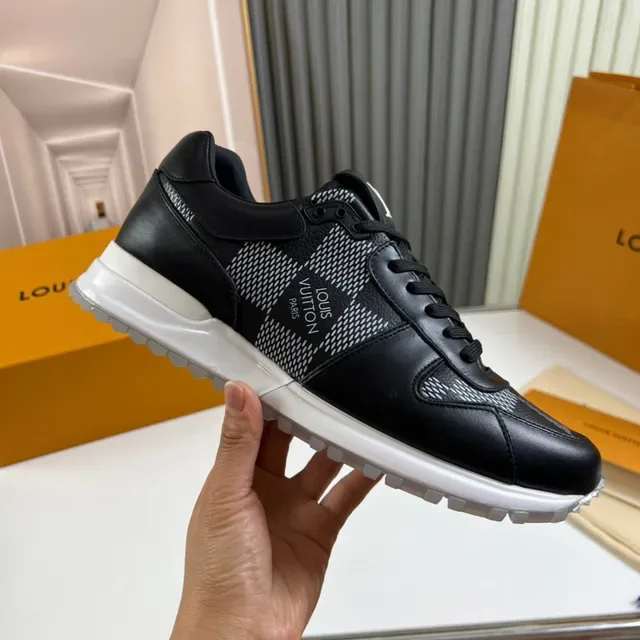 Louis Vuitton LV Trainer Preto Branco Couro e Tecido Técnico Parte Superior Sola Chunky Midsole Tênis Lifestyle 5