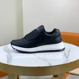 Louis Vuitton LV Trainer Preto Branco Couro Monogram-Embossed Sola Média Chunky Tênis Lifestyle