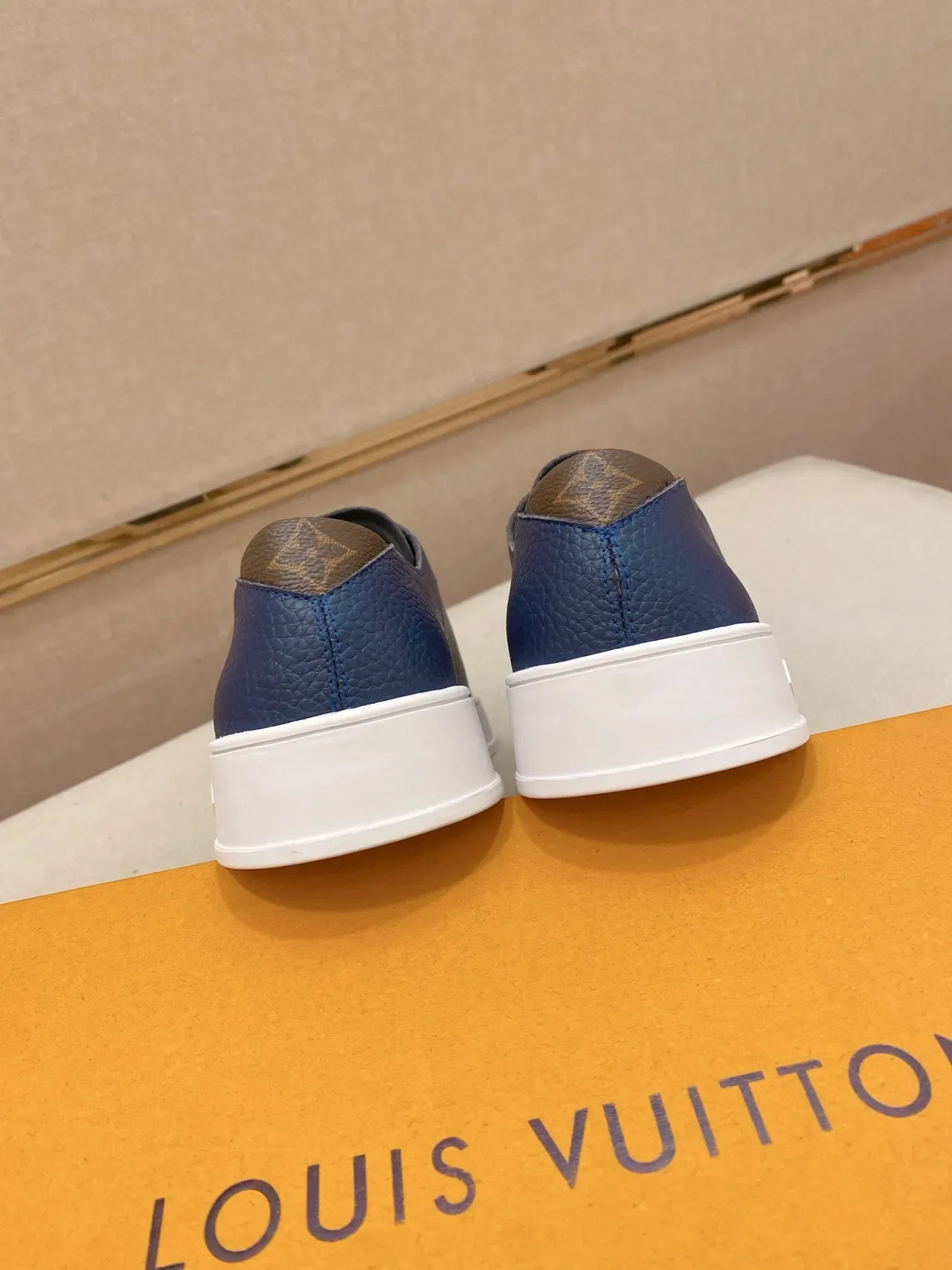 Louis Vuitton LV Trainer Tênis Azuis Pretos Couro Granulado Superior Sola Plataforma Branca Grossa Tênis Lifestyle 3