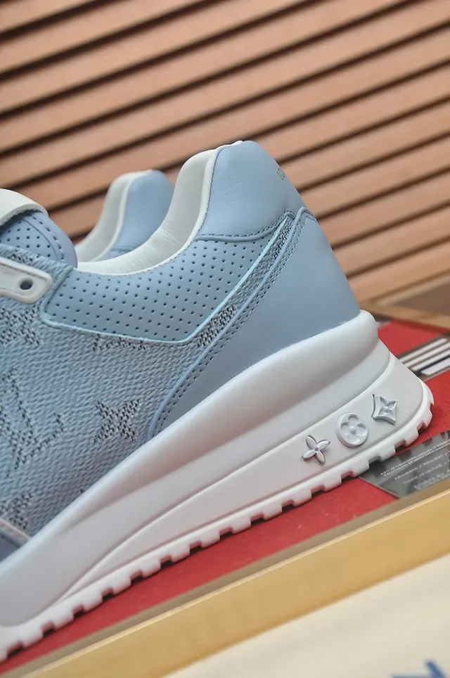 Louis Vuitton LV Trainer Tênis Azuis Brancos Monogrammed Mesh Upper Midsole Esculpido 2