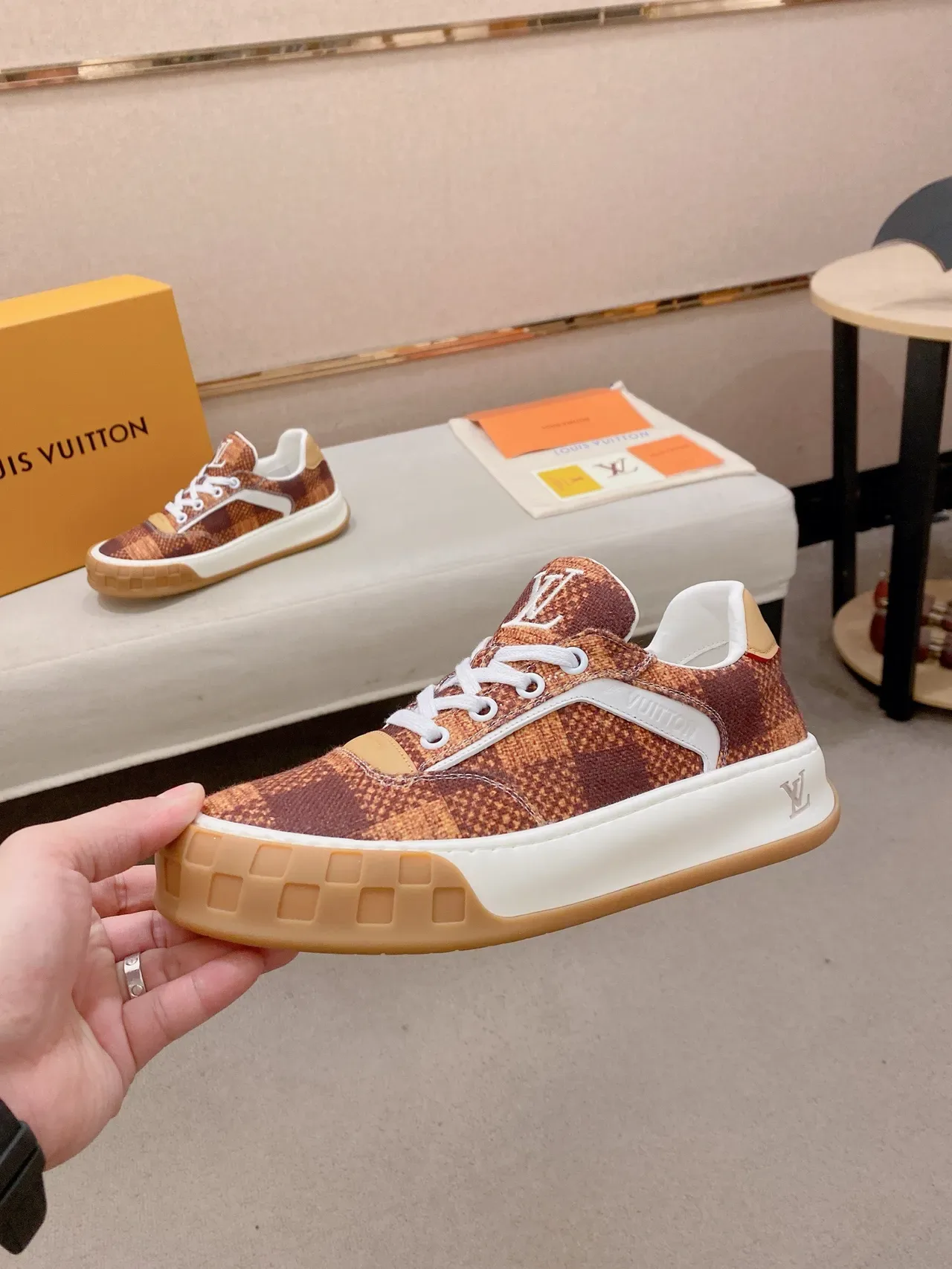 Louis Vuitton LV Trainer Marrón Beige Monogram Lona Superior Grid-Tread Suela de Goma Lifestyle Sneakers 4